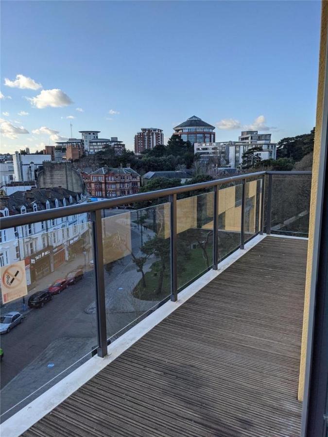 2 Bedroom Modern City Centre Bournemouth Apartment Exterior foto